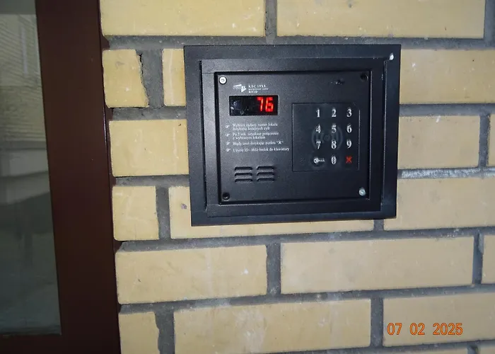 Trzy Pokoje Blisko Centrum Forent